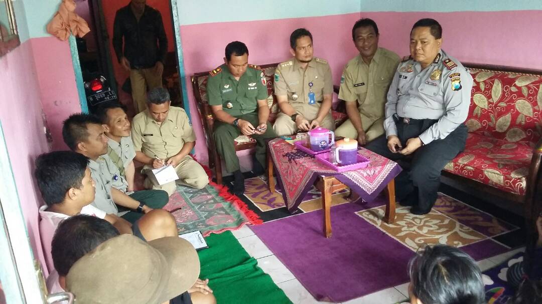 Kapolsek junrejo Bersama Muspika Giat Sambang Desa