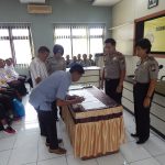 DALAM RANGKA MENDUKUNG OPS BINA KUSUMA II SEMERU 2017 BHABINKAMTIBMAS DESA PANDANREJO POLSEK BUMIAJI POLRES BATU DDS DI TEMPAT KARAOKE JEMBER INDAH