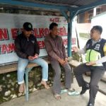 Bhabinkamtibmas Polsek Batu Kota Polres Batu Lakukan Kunjungan DDS ke Penduduk Setempat Bagikan Kartu Pintar Reaktif