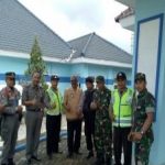 Polsek Ngantang Bersama Satuan Pamong Praja Giat Pemasangan Papan Nama Tanah Milik Pemerintah Kab. Malang di Desa Sumberagung