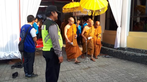 Polsek Junrejo Polres Batu Melaksanakan Pengamanan Perayaan Kathina Dana