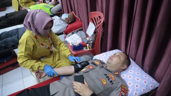 Polres Kediri Kota Gelar Donor Darah untuk HUT ke-42  Satpam