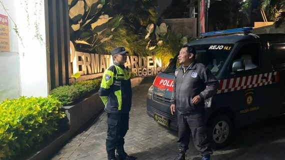 Wujudkan Sitkamtibmas Yang Kondusif jelang Pilkada Kota Batu 2024, Anggota Polres Batu Giatkan Blue Light Patroll   