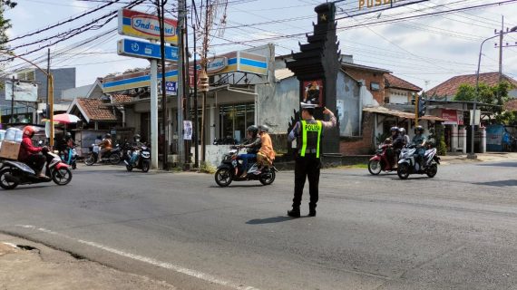 Antisipasi Peningkatan Arus Lalin Saat Long Weekend, Kasatlantas Polres Batu Gelar Anggota di Lapangan