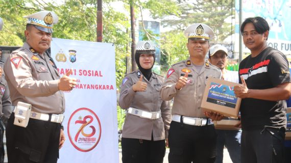 Peringati Hari Bhayangkara Ke-78, Satlantas Polres Batu Berbagi