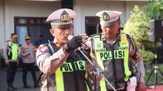 Antisipasi Arus Lalin Saat Weekend, Kasatlantas Polres Batu Gelar Anggota di Lapangan