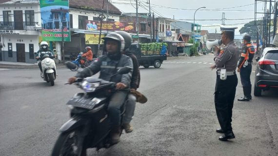 Gelar Anggota di Lapangan, Upaya Kasatlantas Polres Batu Antisipasi Peningkatan Arus Lalin Saat Weekend