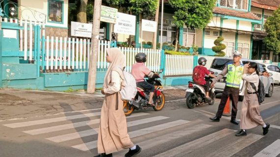 Satlantas Polres Batu Giatkan Strong Point Di Pagi Hari, Wujudkan Kamseltibcar Lantas Yang Mantab