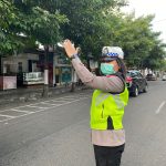 Pastikan Keamanan Kamseltibcar Lantas Di Pagi Hari, Personil Satlantas Polres Batu Laksanakan Strong Point