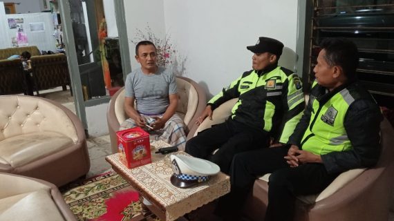 Jelang Pilkada 2024, Anggota Polisi RW Polres Batu Sambang Warga Jaga Harkamtibmas