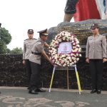 Kenang Jasa Pahlawan Dalam Rangka Memperingati HUT Bhayangkara Ke-78, Polres Batu Laksanakan Upacara Ziarah Rombongan