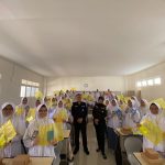 Kasi Humas Polres Batu Sosialisasikan Pilkada 2024 di Sekolah-Sekolah