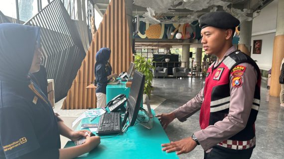 Patroli Dialogis Ke Tempat Wisata, Upaya Unit Pam Obvit Satsamapta Polres Batu Jaga Harkamtibmas Jelang Pilkada Kota Batu 2024