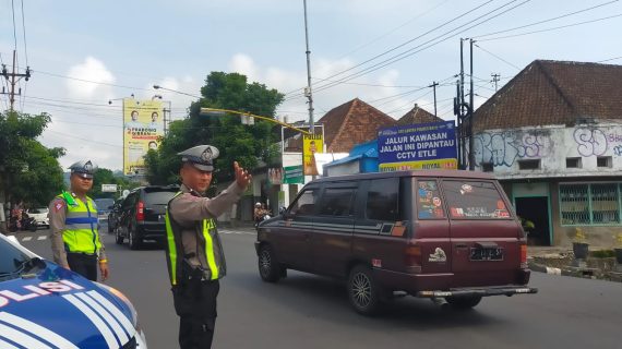 Tingkatkan Kamseltibcar Lantas Di Pagi Hari, Warga Apresiasi Anggota Satlantas Polres Batu