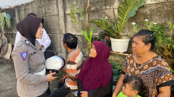 Personil Polisi RW Polres Batu Giatkan Sambang Warga Jaga Harkamtibmas Jelang Pilkada 2024