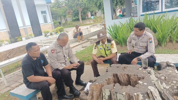 Personel Polisi RW Polres Batu Giatkan Sambang Desa Jaga Harkamtibmas Menjelang Pilkada 2024