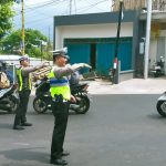 Tingkatkan Kamseltibcar Lantas, Satlantas Polres Batu Strong Point Di Lokasi Padat Arus