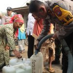 Polres Mojokerto Salurkan 32 Liter Air Bersih Untuk Warga di Kaki Gunung Penanggungan