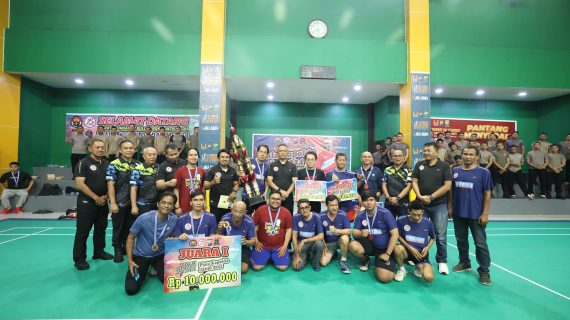 Tutup Turnamen Bulutangkis Antar media Kapoda Jatim Eksibisi Match Vs Juara 1