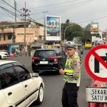 Pastikan Arus Lalin Lancar Saat Weekend, Anggota Satlantas Polres Batu Giat Strong Point