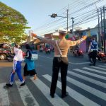 Tingkatkan Kamseltibcar Lantas, Satlantas Polres Batu Lakukan Strong Points Di Lokasi Padat Arus