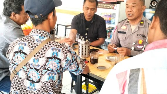 Personel Polisi RW Polres Batu Sambang Desa, Jaga Situasi Kamtibmas Jelang Pilkada 2024 Tetap Kondusif