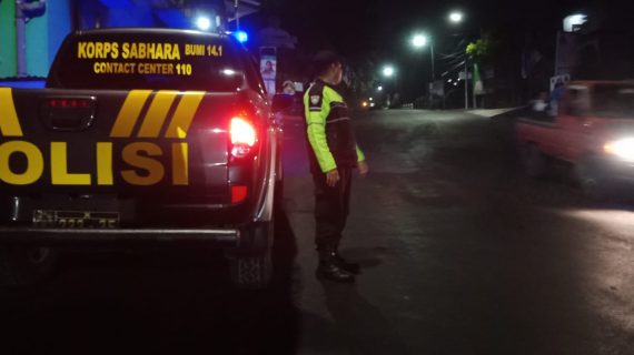 Giat Blue Light Patroll, Anggota Polres Batu Jaga Situasi Kamtibmas Tetap Kondusif Menjelang Pilkada Tahun 2024