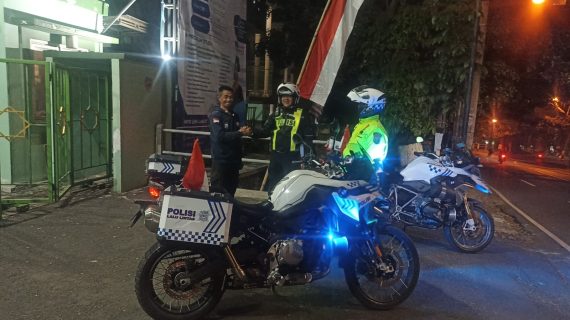 Blue Light Patroll, Anggota Polres Batu Jaga Situasi Kamtibmas Tetap Kondusif Menjelang Pilkada Tahun 2024