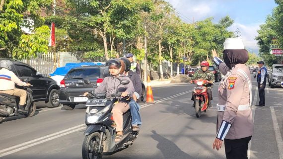 Tingkatkan Kamseltibcar Lantas Saat Pagi Hari, Satlantas Polres Batu Strong Point Di Titik Rawan Laka