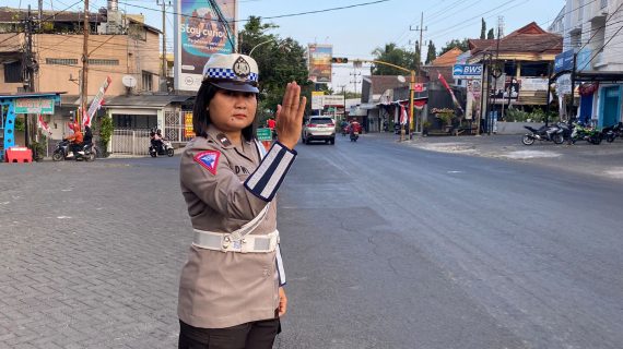 Pastikan Lancar Saat Weekend, Anggota Satlantas Polres Batu Giatkan Strong Point