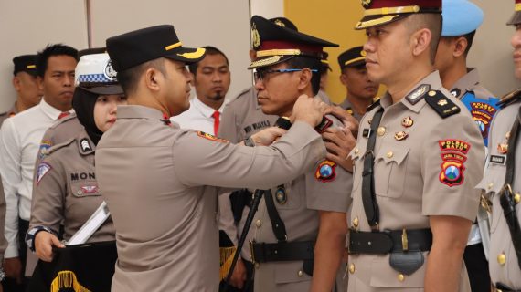 Polres Batu Gelar Upacara Serah Terima Jabatan Perwira