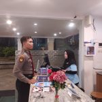 Giat Patroli Dialogis Ke Tempat Wisata, Anggota Pam Obvit Satsamapta Polres Batu Pastikan Situasi Kamtibmas Jelang Pilkada Kota Batu 2024 Aman Kondusif