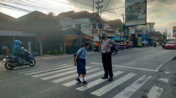 Tingkatkan Kamseltibcar Lantas, Satlantas Polres Batu Gelar Anggota Poros Pagi