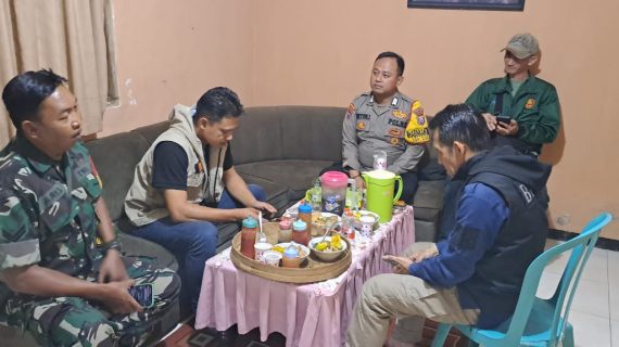 Anggota Polisi RW Polres Batu Giat Sambang Ke Desa, Pastikan Situasi Kamtibmas Tetap Aman Kondusif Jelang Pilkada 2024