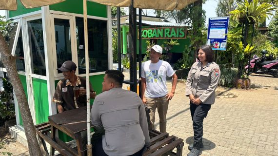 Anggota Polisi RW Polres Batu Giat Sambang Ke Desa, Pastikan Situasi Kamtibmas Tetap Aman Kondusif Menjelang Pilkada 2024