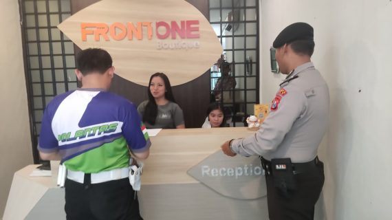 Giat Patroli Dialogis Ke Tempat Wisata, Personil Pam Obvit Satsamapta Polres Batu Pastikan Situasi Kamtibmas Menjelang Pilkada Kota Batu 2024 Aman Dan Kondusif