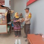 Anggota Polisi RW Polres Batu Giat Sambang Desa, Pastikan Situasi Kamtibmas Tetap Aman Kondusif Jelang Pilkada 2024