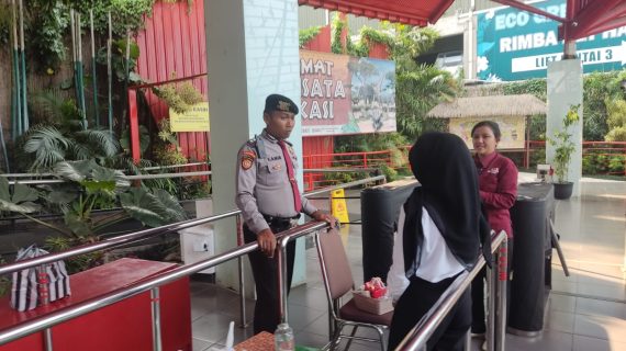 Giat Patroli Dialogis Ke Tempat Wisata, Personil Pam Obvit Satsamapta Polres Batu Pastikan Situasi Kamtibmas Menjelang Pilkada Kota Batu 2024 Aman Kondusif