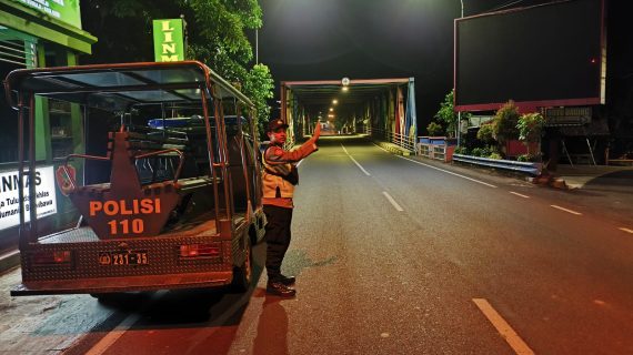 Pastikan Situasi Kamtibmas Aman Kondusif, Personel Polres Batu Giat Blue Light Patroll Jelang Pilkada Tahun 2024