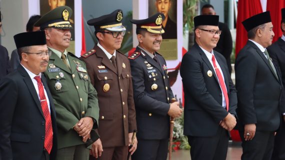 Kapolres dan Forkopimda Kota Batu Hadiri Upacara Kirab Pataka Memperingati Hari Jadi ke-79 Provinsi Jawa Timur 