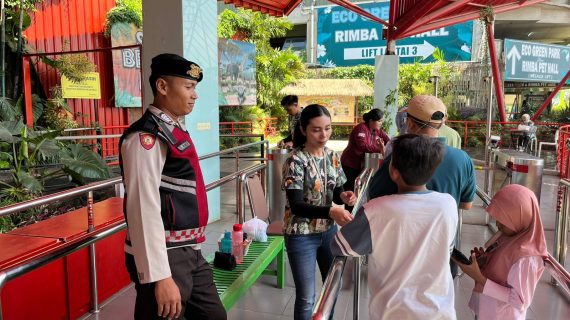 Giat Patroli Dialogis Ke Tempat Wisata, Personel Pam Obvit Satsamapta Polres Batu Berharap Sitkamtibmas Menjelang Pilkada Kota Batu 2024 Aman Kondusif