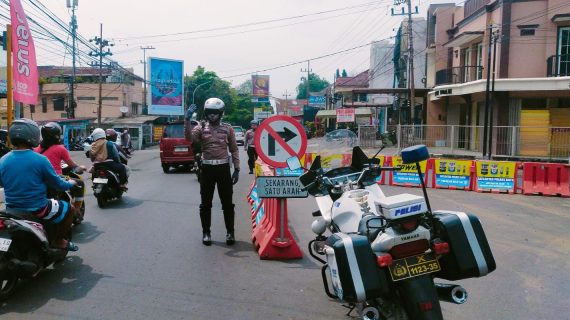 Berharap Arus Lalu Lintas Aman Lancar, Personel Satlantas Polres Batu Laksanakan Poros Pagi