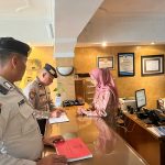 Berharap Sitkamtibmas Menjelang Pilkada Kota Batu T.A. 2024 Aman Kondusif, Personel Pam Obvit Satsamapta Polres Batu Giat Patroli Dialogis Ke Tempat Wisata