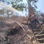 Polisi bersama Tim Gabungan dan Relawan Berhasil padamkan Kebakaran Hutan di Lumajang