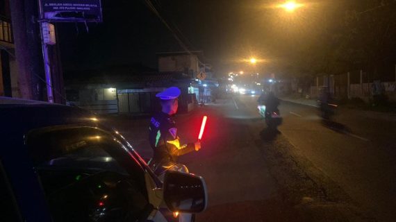 Anggota Polres Batu Laksanakan Blue Light Patroll Pasca Pungut Suara Pilkada T.A. 2024, Berharap Sitkamtibmas Aman dan Kondusif