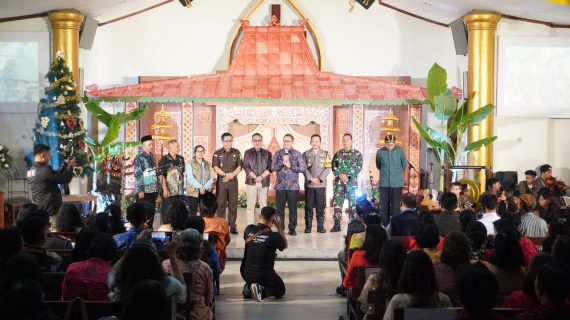 Kapolres Batu dan PJ Wali Kota Batu Tinjau Pengamanan Gereja Jelang Perayaan Natal