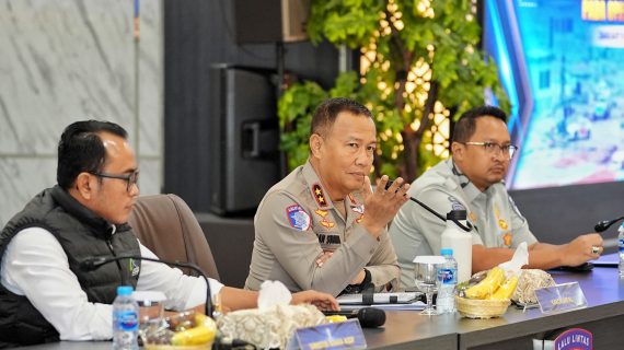 Lanjutkan TFG Polda Lampung – Polda Bali , Korlantas Gelar Tactical Floor Game Pastikan Kesiapan Operasi Lilin 2024, Kakorlantas Imbau Masyarakat Waspadai Titik Rawan