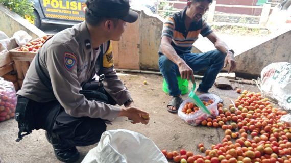 Anggota Polisi RW Polres Batu Giatkan Sambang Warga, Jaga Situasi Kondusif Pasca Pungut Suara Pilkada dan Jelang Nataru 2024