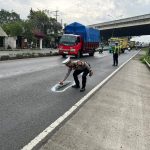 Jelang Nataru, Polres Pasuruan Mitigasi Jalur Surabaya-Malang, Tambal Jalan Berlubang