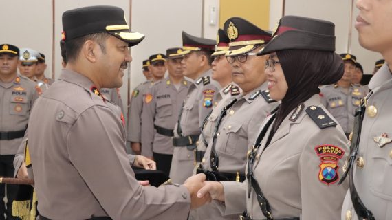 Kapolres Batu Pimpin Upacara Serah Terima Jabatan di Lingkungan Polres Batu